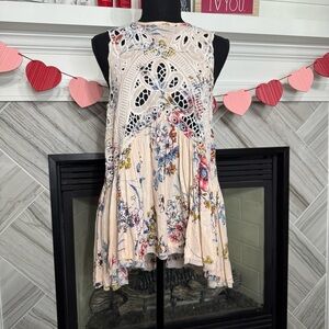 gimmicks by BKE Cream Floral Crochet Yoke Sleeveless Blouse